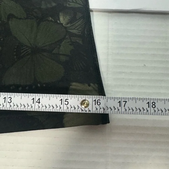 Lululemon Women's Size 0 Tank Sleeveless Green Butterfly Polyester Crew Neck - Picture 5 of 5